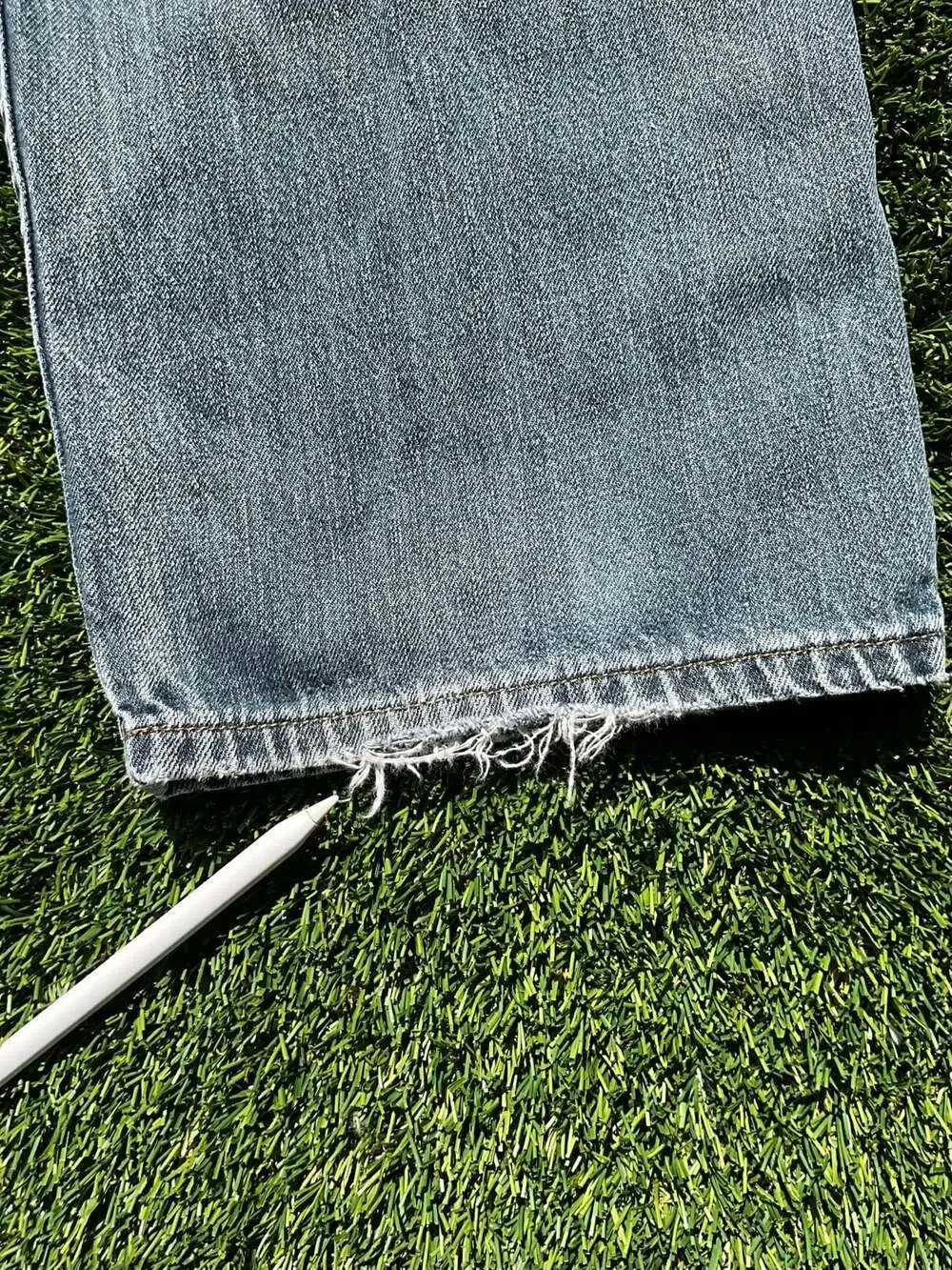 Calvin Klein Jeans Men's Relaxed Straight Leg Blue Denim Jeans